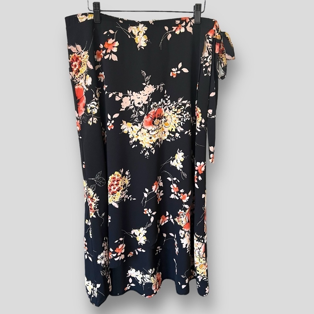 Bobeau Asymmetrical Floral Sirt